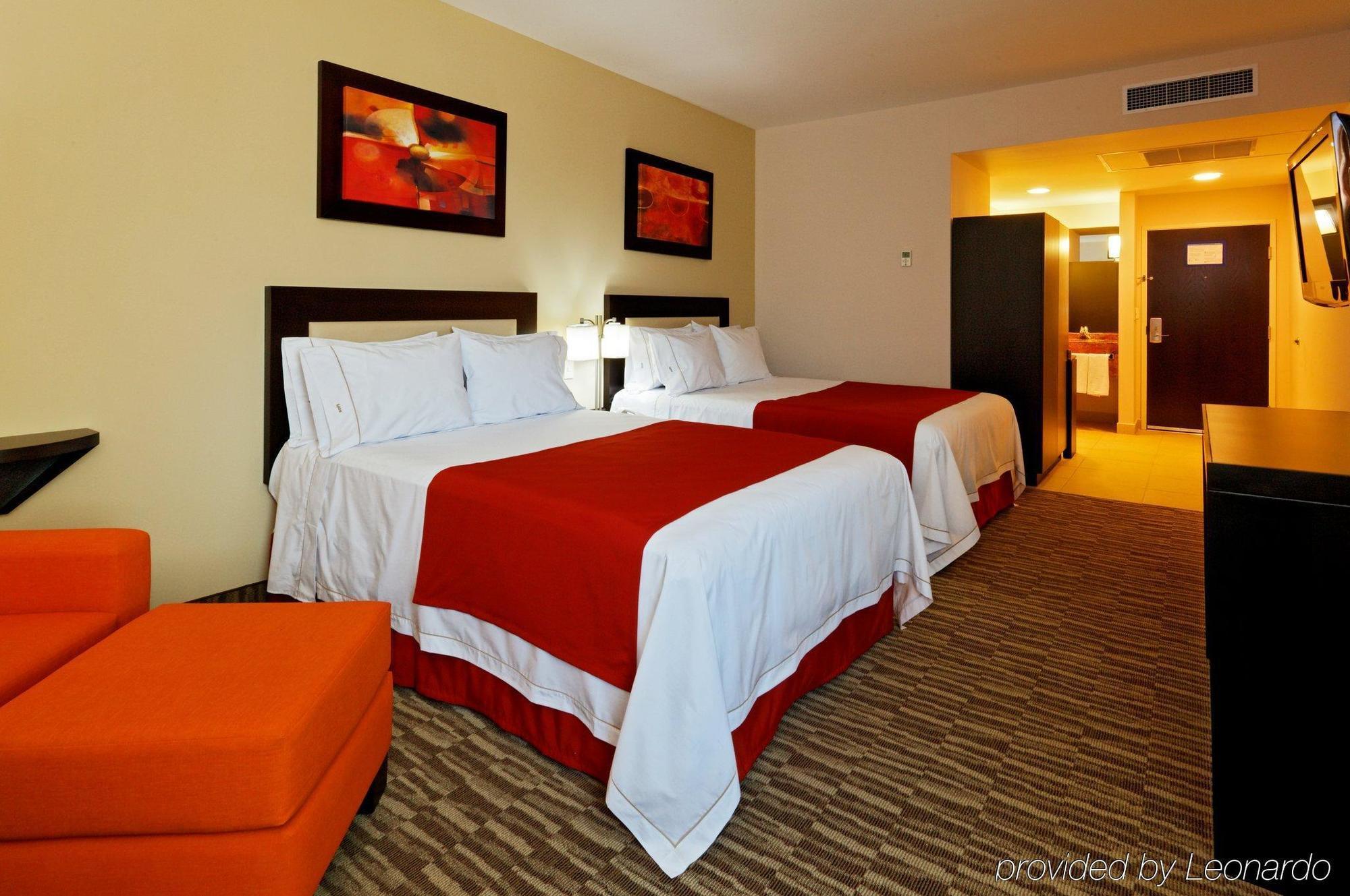 Holiday Inn Express San Juan Del Rio Room photo